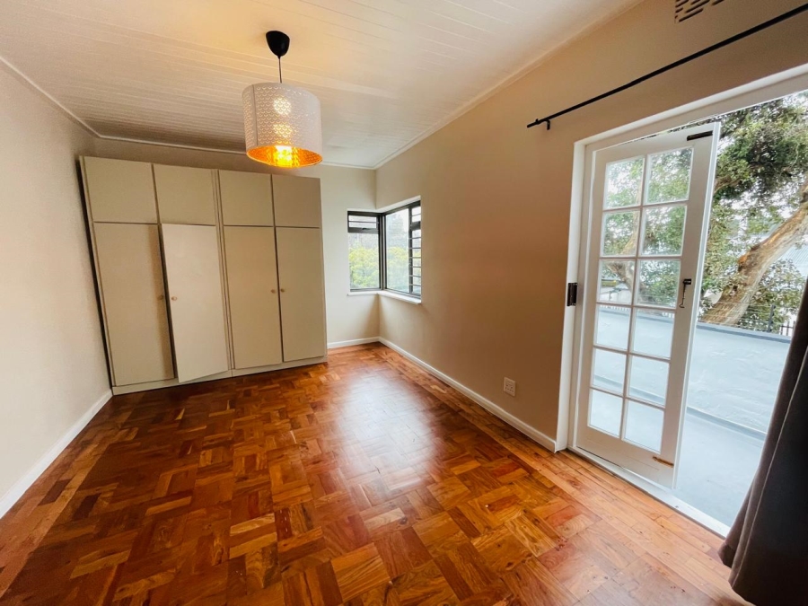 2 Bedroom Property for Sale in Vredehoek Western Cape